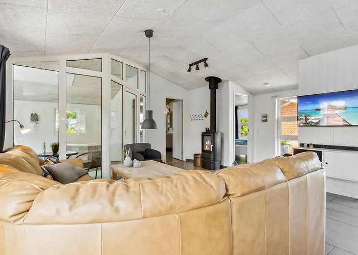 Jonke - 800m From The Sea By Interhome Semesterbostad *